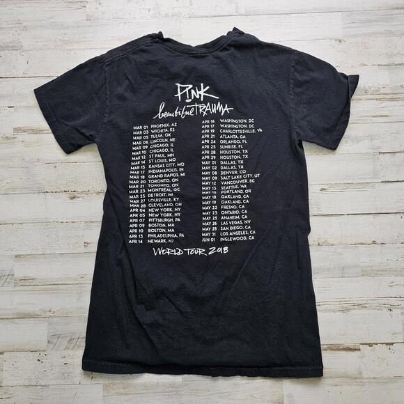 Pink Beautiful Trauma 2018 World Tour Black Short Sleeve Dual Tee Size SM - Picture 2 of 5